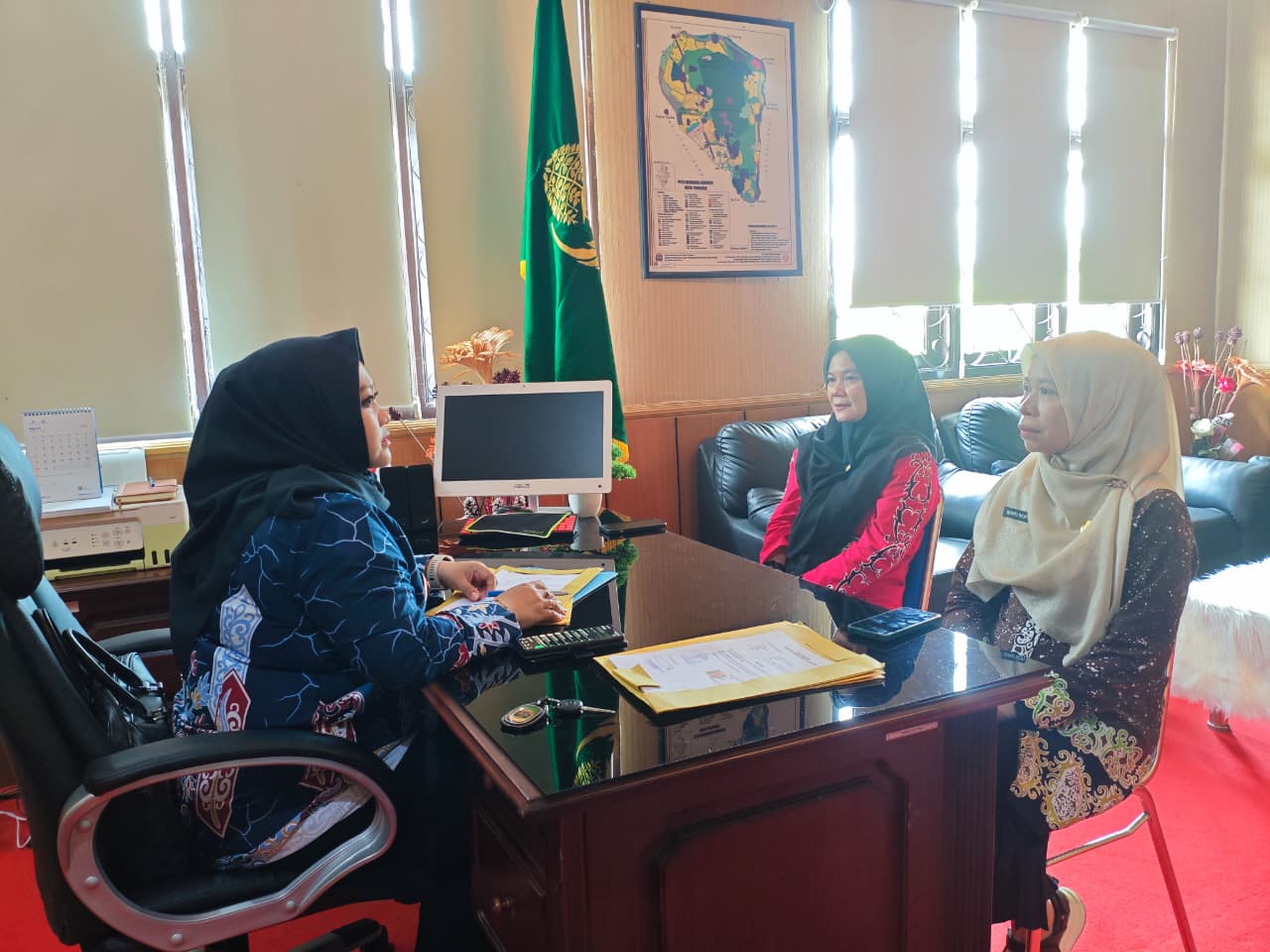 Menerima Laporan dan Memberi Arahan Kepada Seksi Pemberdayaan Masyarakat Terkait Dengan Tufoksi